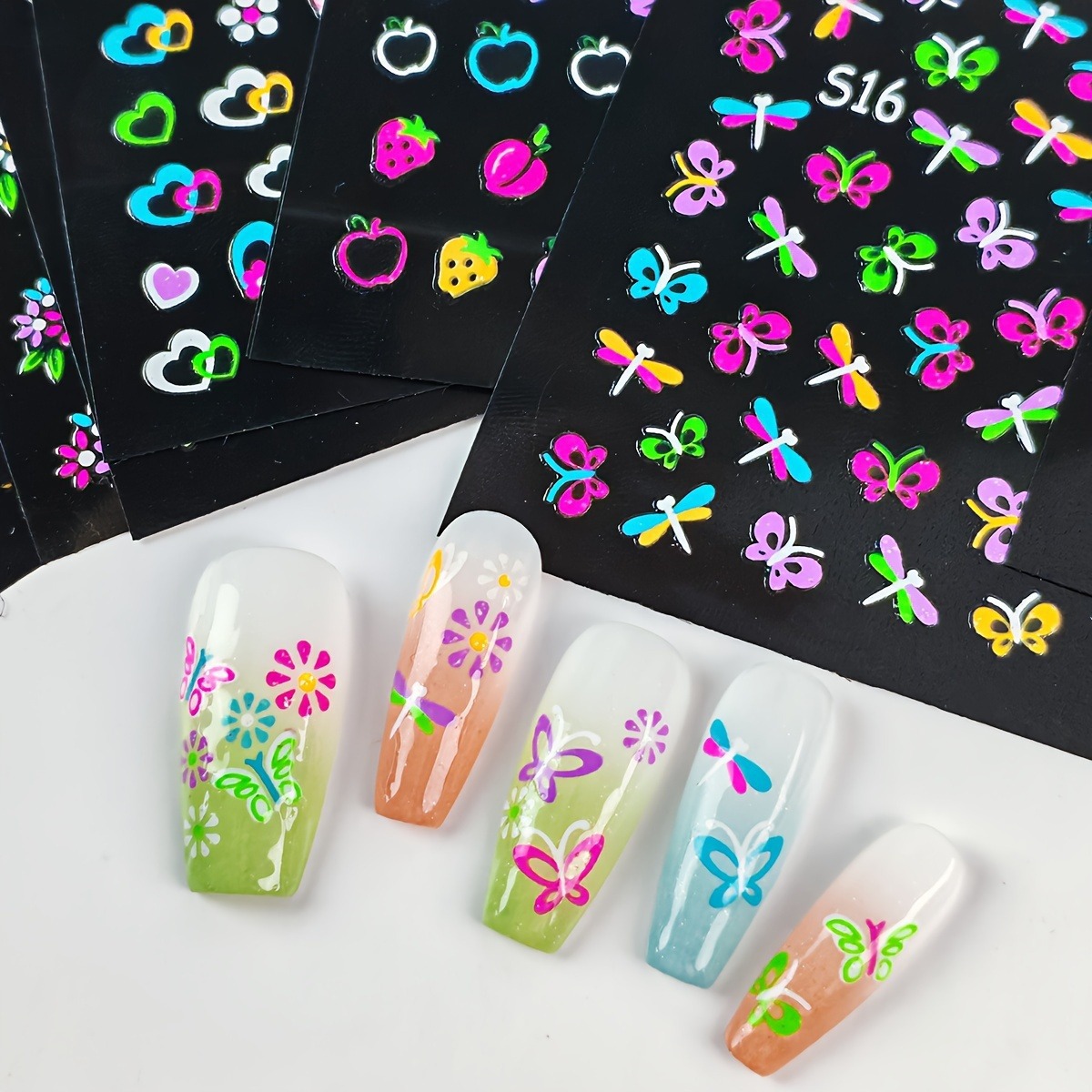 Glow In Dark Stars - 30 Adet Işıldayan Kelebek Desenli Tırnak
